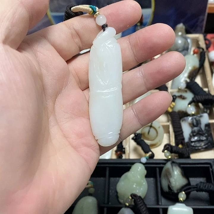 大***博和田玉未镶嵌颈饰