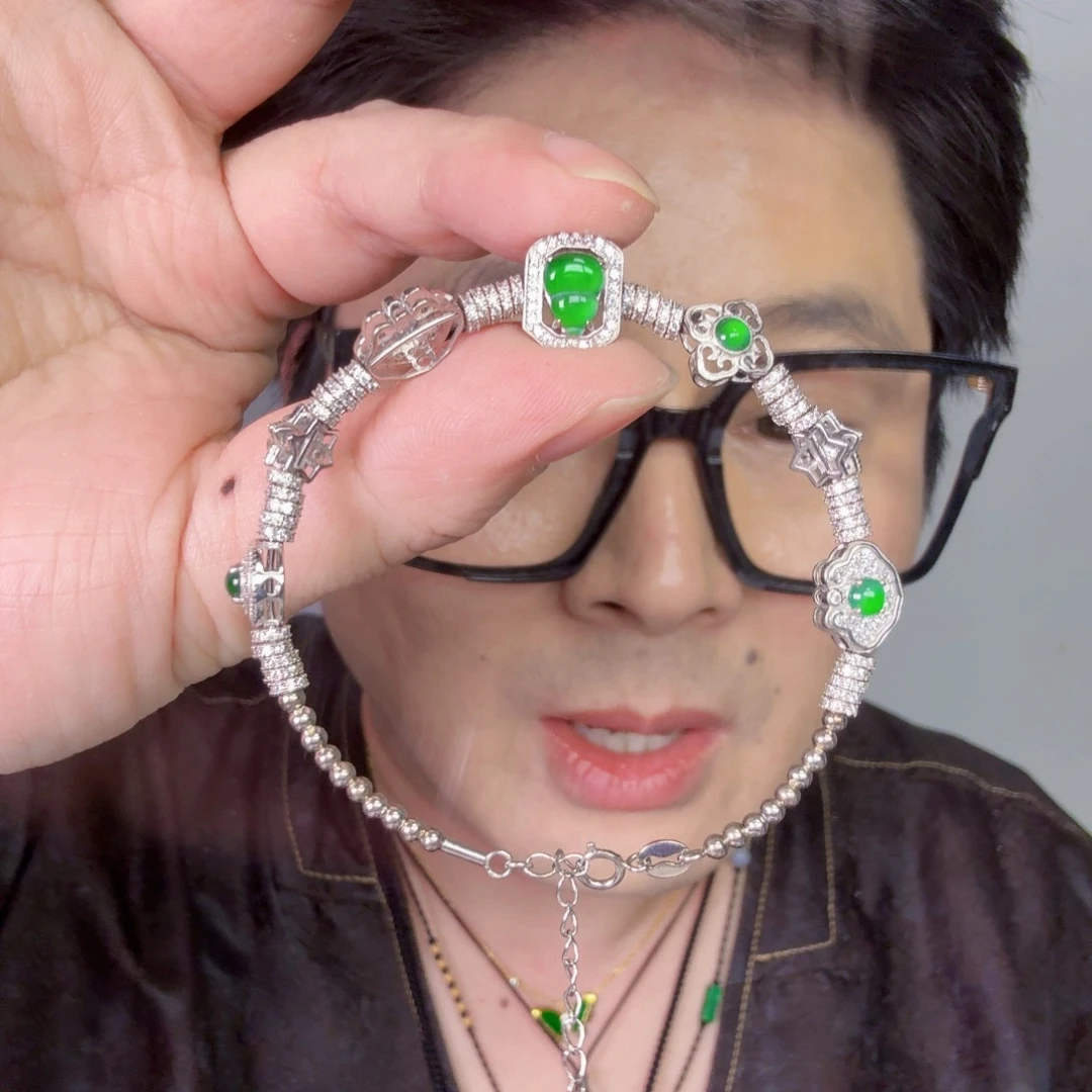 颈饰未镶嵌翡翠一件