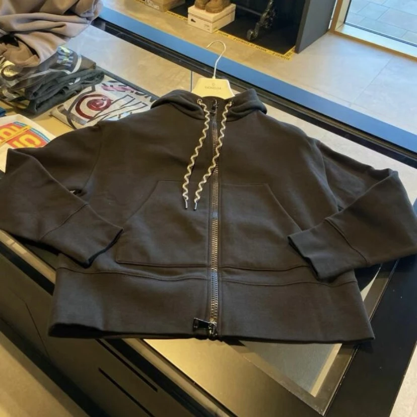 全新未使用 MONCLER 蒙口徽标刺绣连帽拉链夹克外套女款黑色
