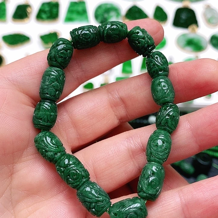 翡翠未镶嵌颈饰?****?挂件