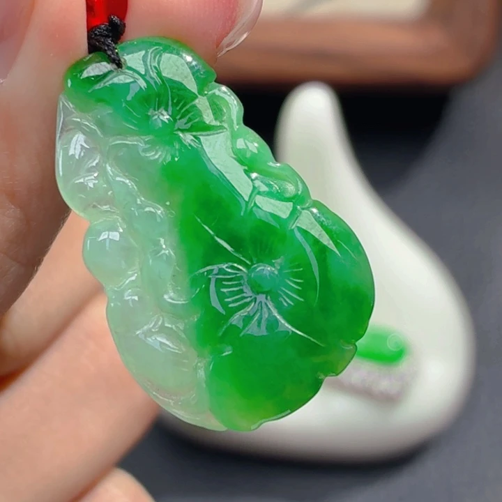 颈饰未镶嵌翡翠吊坠