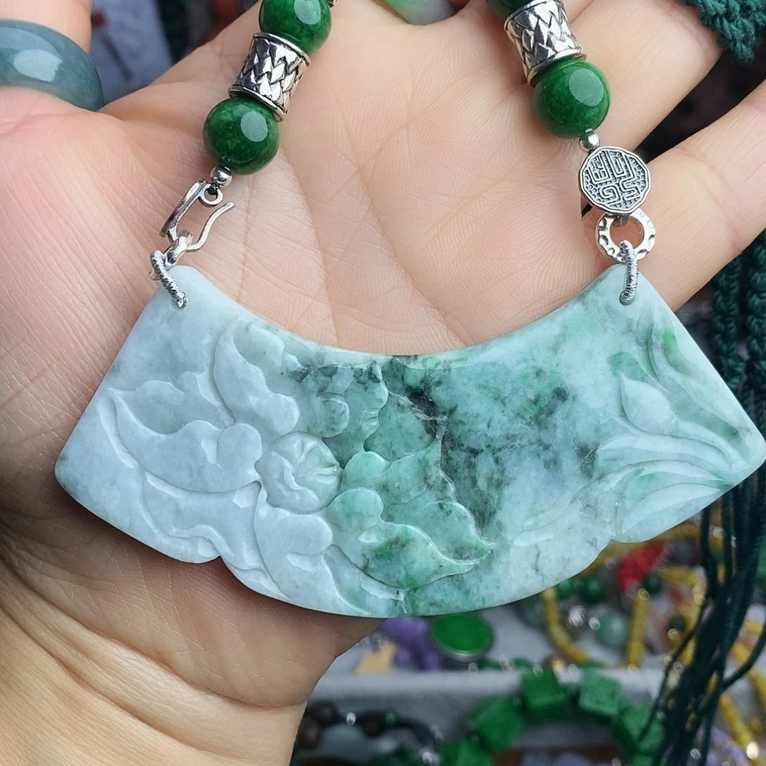 翡翠未镶嵌颈饰99