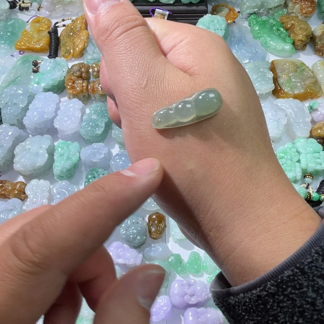 翡翠颈饰未镶嵌天然