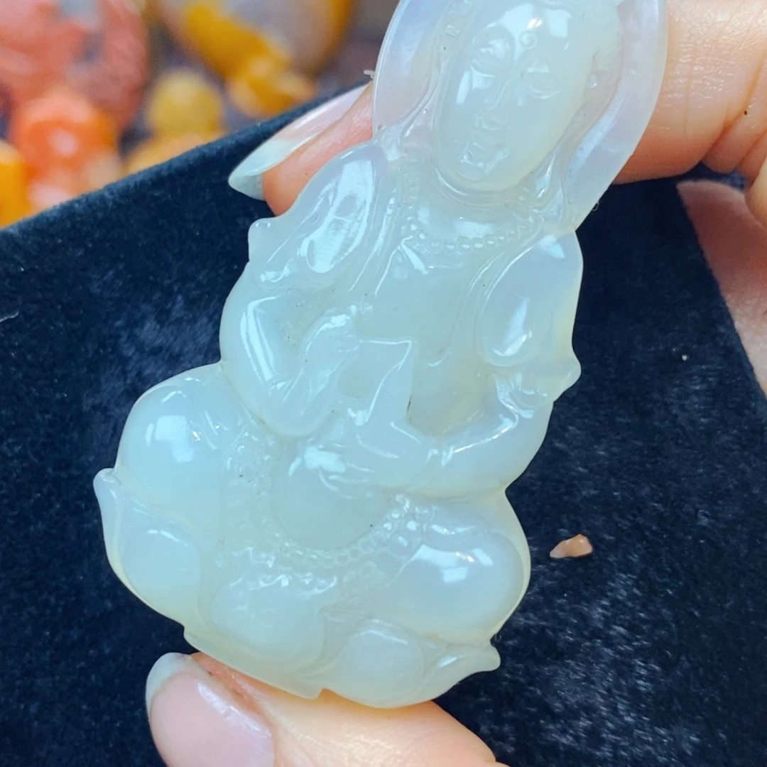 未镶嵌石英质玉（黄龙玉）颈饰