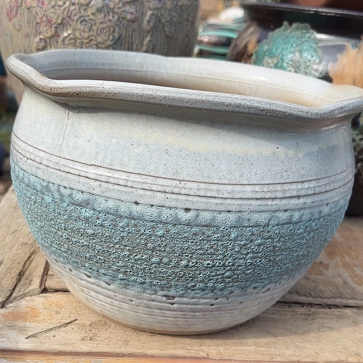 紫砂花盆口25高18。。。。。。。。。。