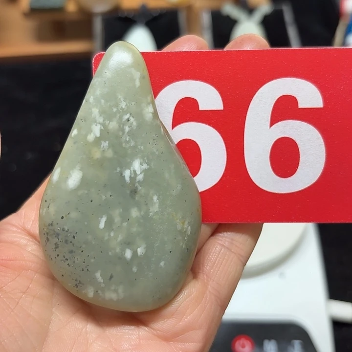 和田玉未镶嵌把件