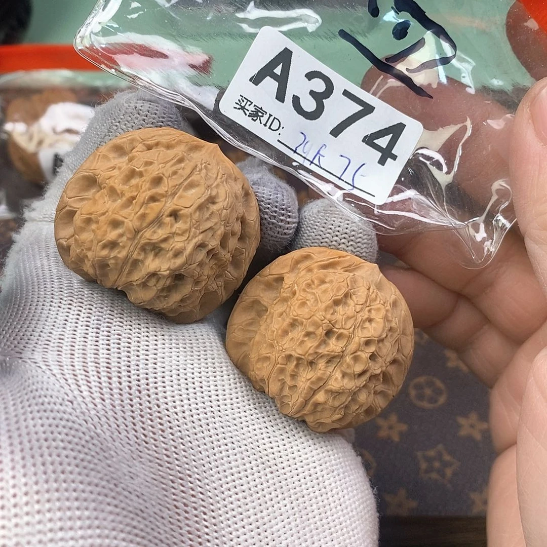 桃核把件血麒麟39尺。