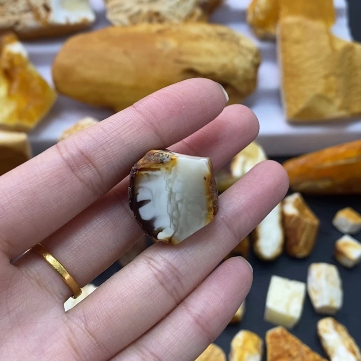 定制琥珀未镶嵌蜜蜡