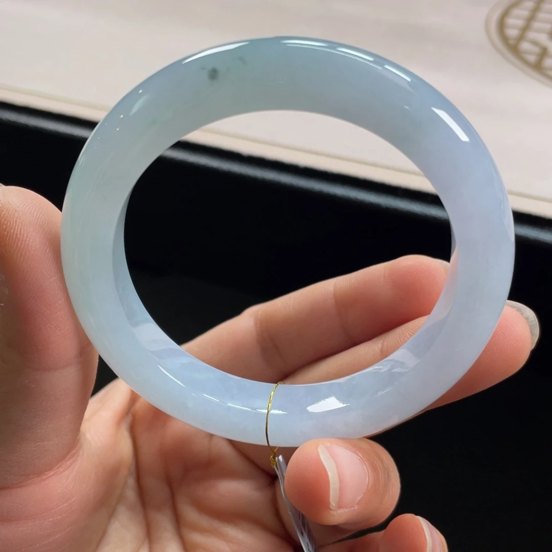 翡翠手镯未镶嵌蓝绿紫正圈