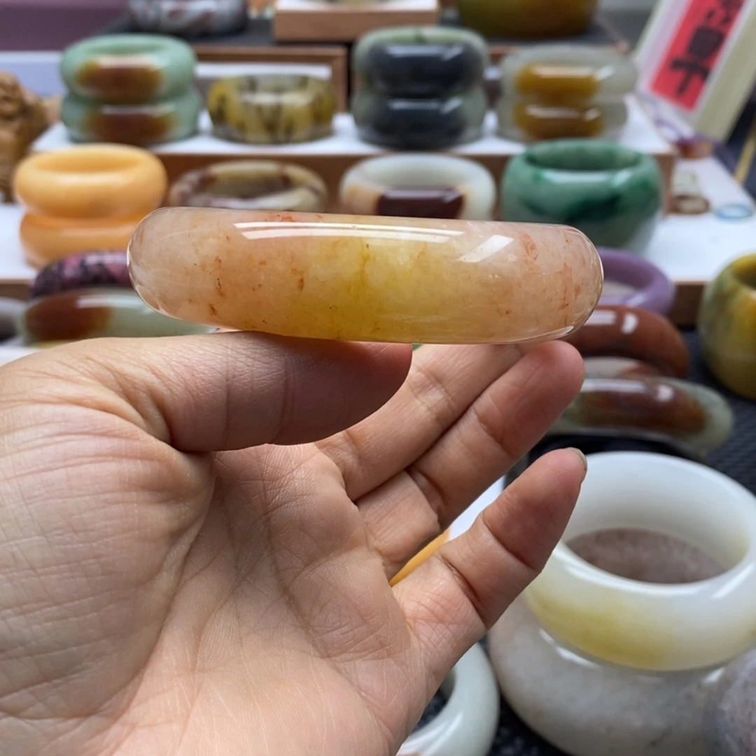 石英质玉手镯未镶嵌秋*?