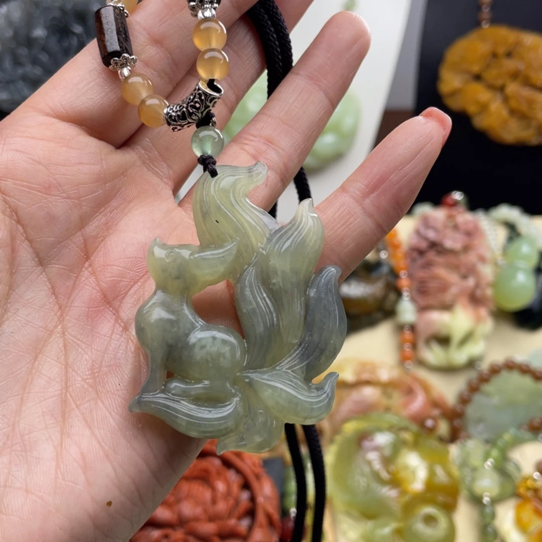 未镶嵌蛇纹石玉颈饰