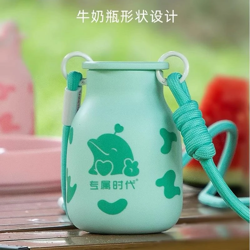 新款专属时代迷你随手杯可爱硅胶儿童牛奶水杯防摔便携水杯耐高温