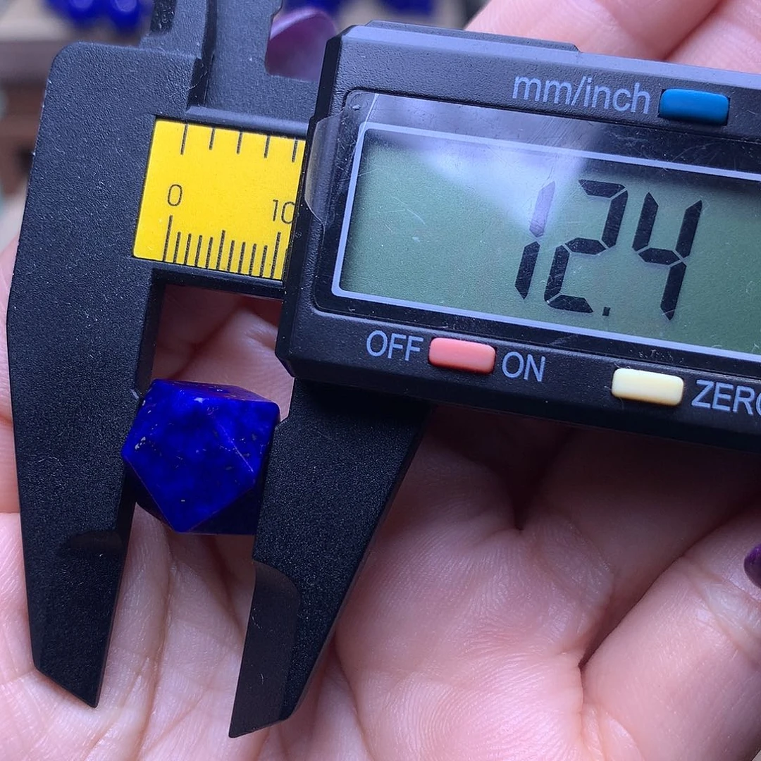 亿****青金石未镶嵌精品漏