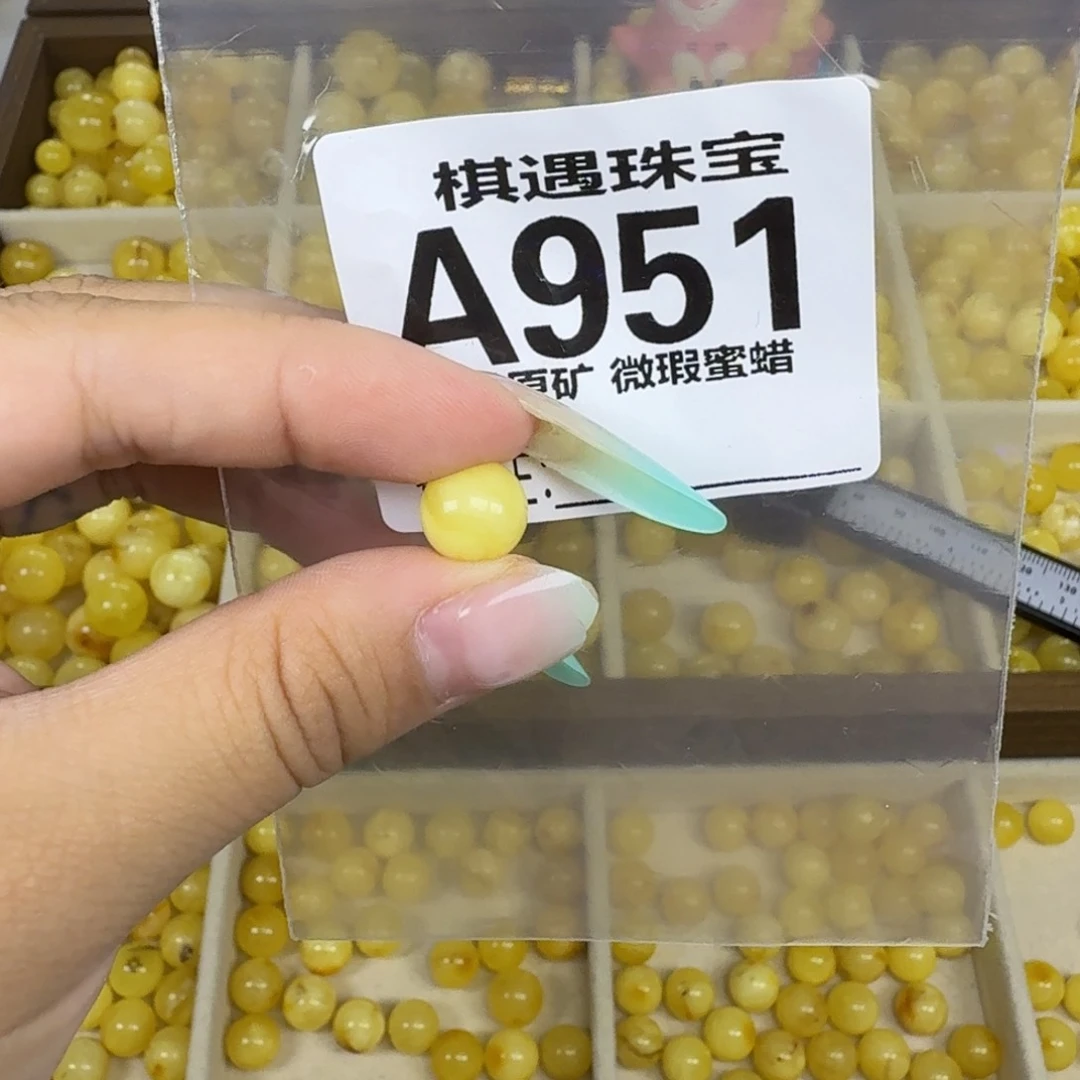 未镶嵌琥珀珠宝奇石