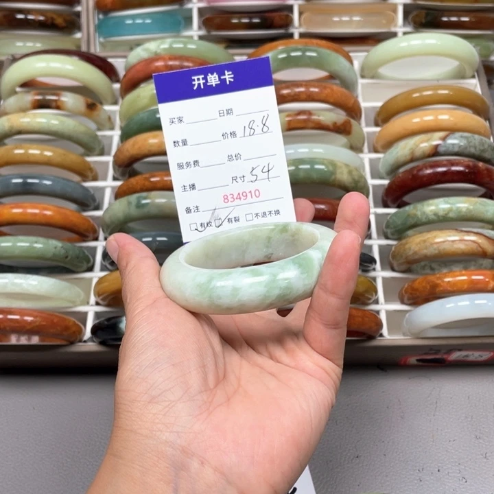 阿***挽未镶嵌蛇纹石玉手镯