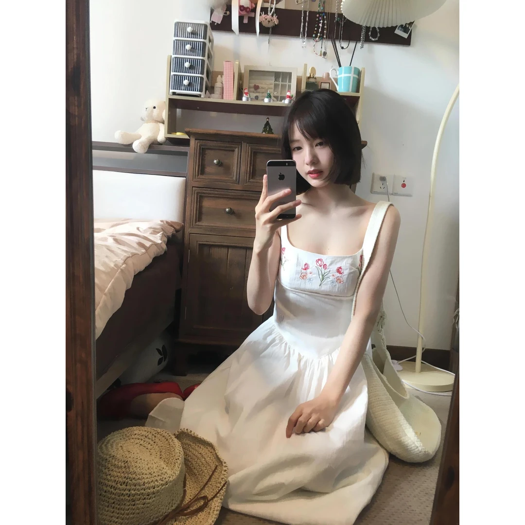 誉芝YUZHI 白色吊带连衣裙刺绣设计气质收腰显瘦海边度假吊带长裙