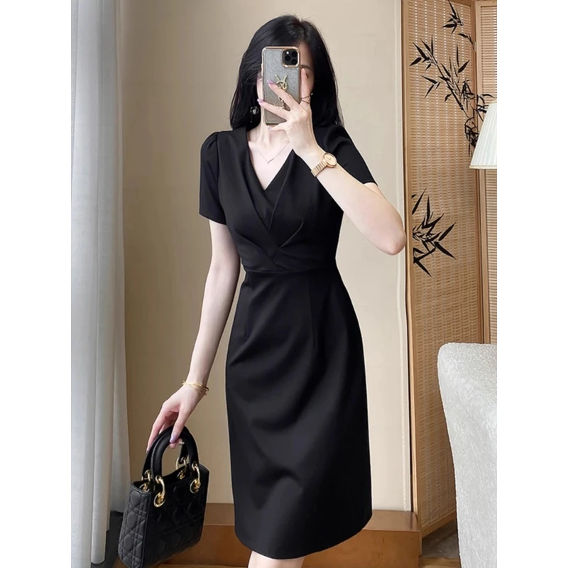 高端轻奢女装修身显瘦气质通勤赫本小黑裙黑色收腰V领连衣裙夏季