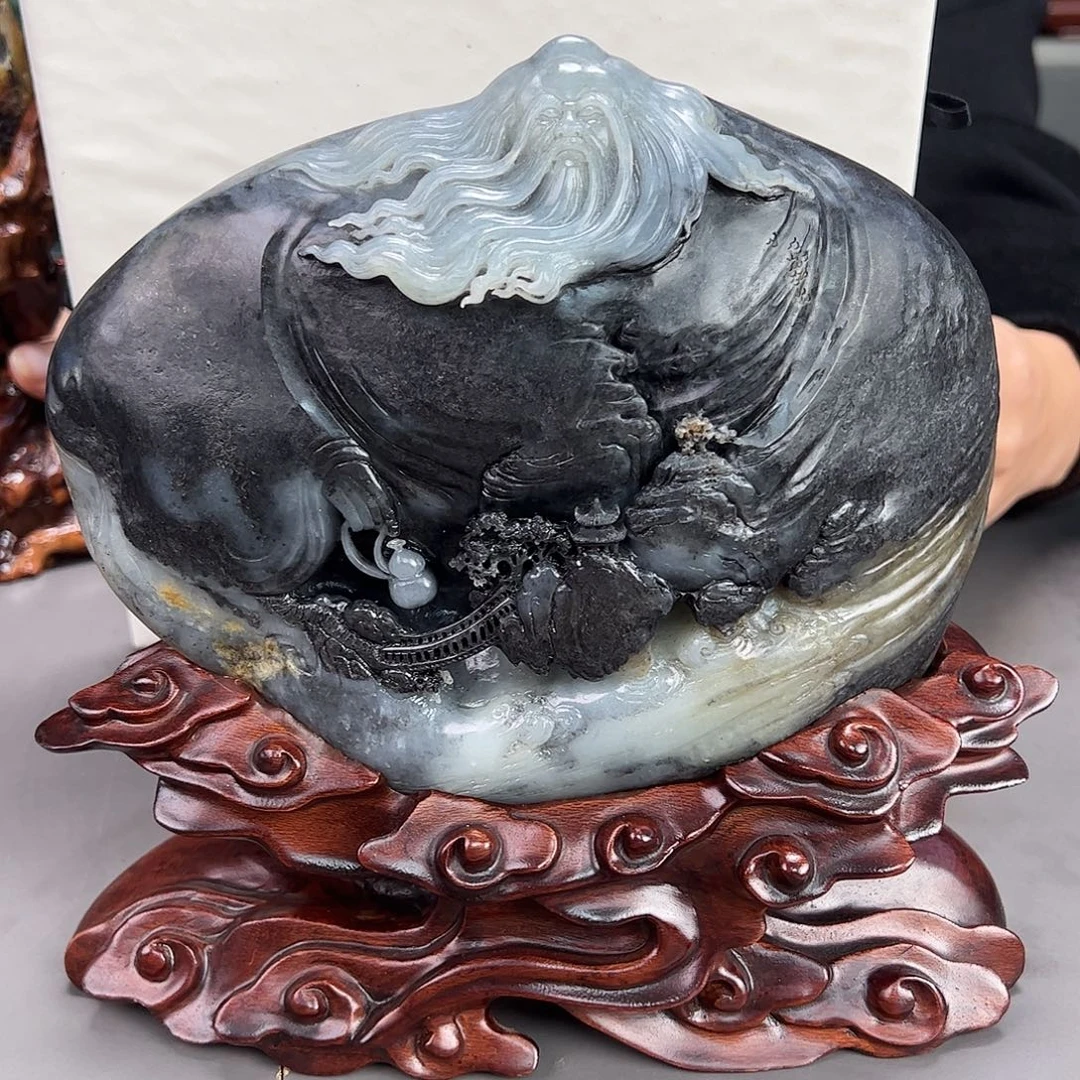 龙***天和田玉未镶嵌摆件