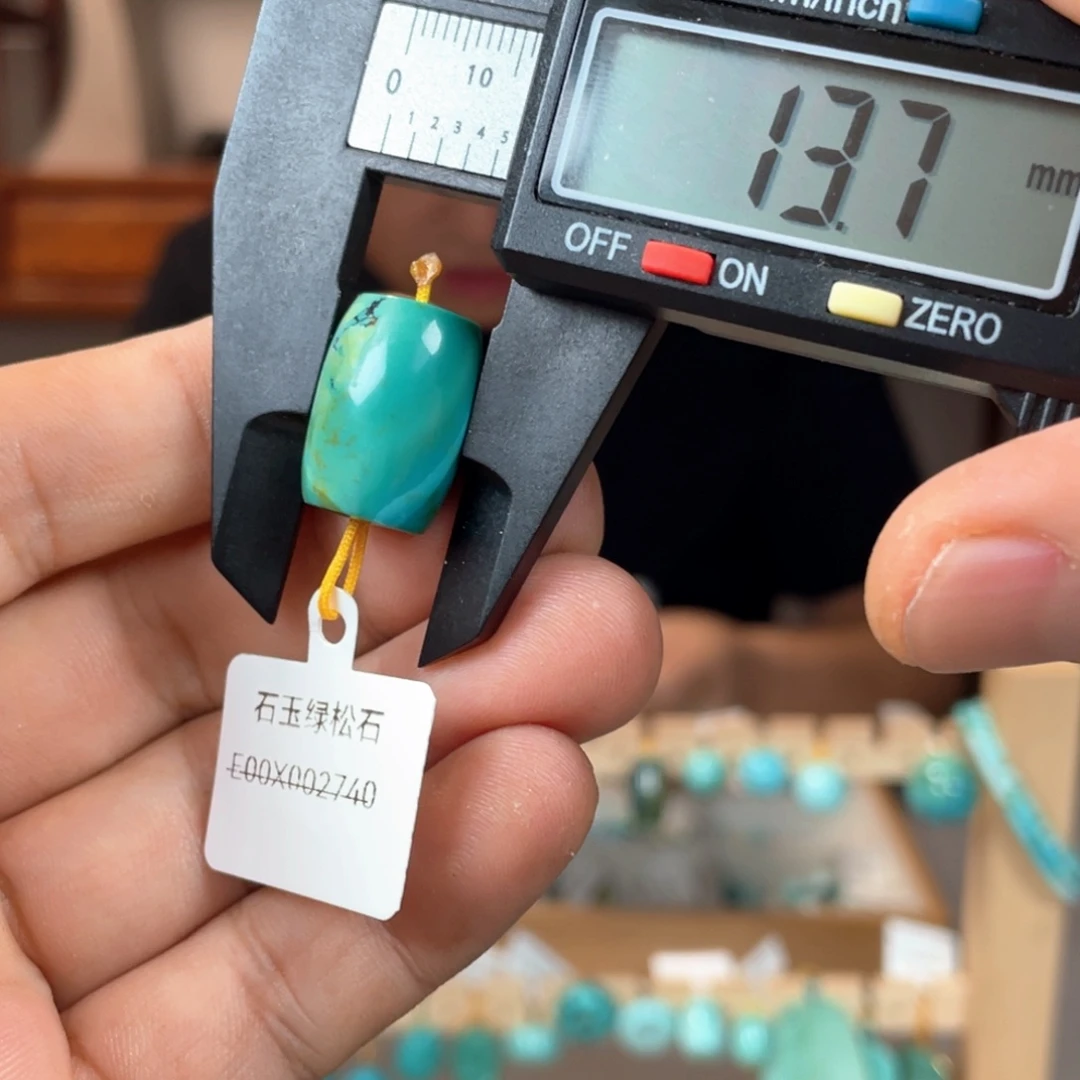 绿松石未镶嵌颈饰