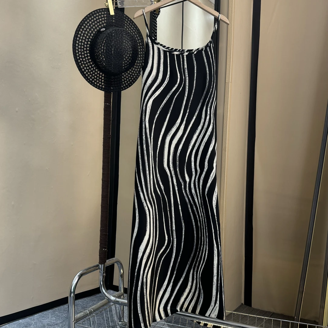 斑马条纹吊带裙时尚气质百搭度假连衣裙