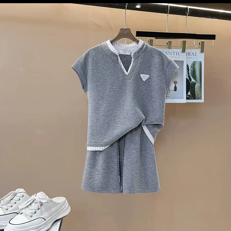 A235假两件休闲时尚套装女2025新款条纹拼接V领上衣+短裤两件套