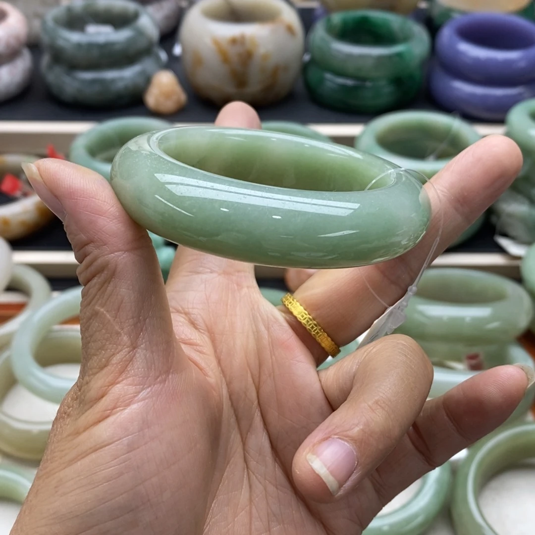 未镶嵌手镯石英质玉