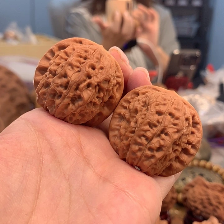 文玩核桃把件39 血麒麟