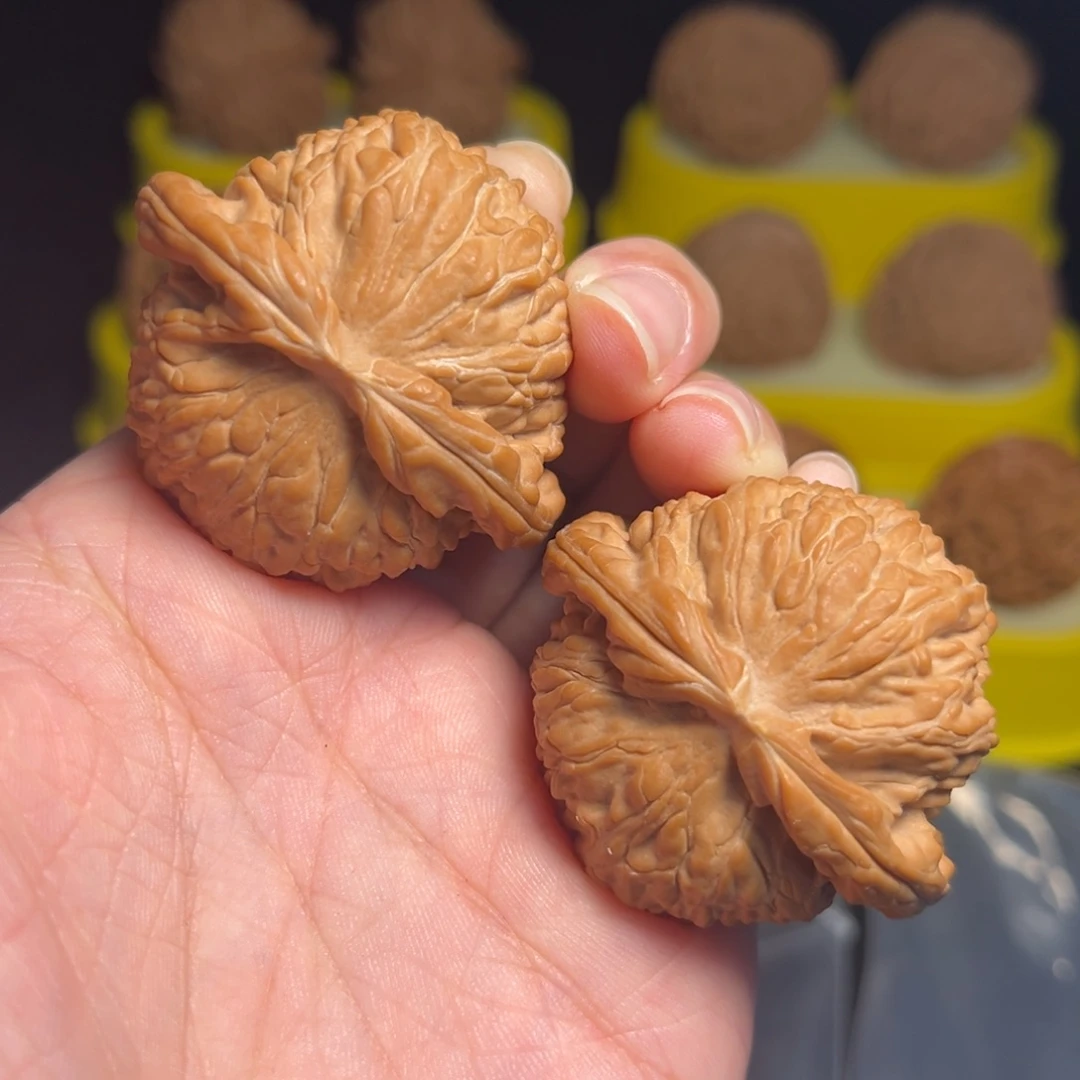 N***r吊坠文玩核桃白狮子