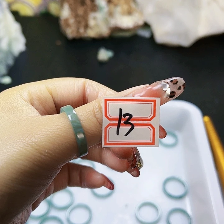 翡翠戒指未镶嵌……