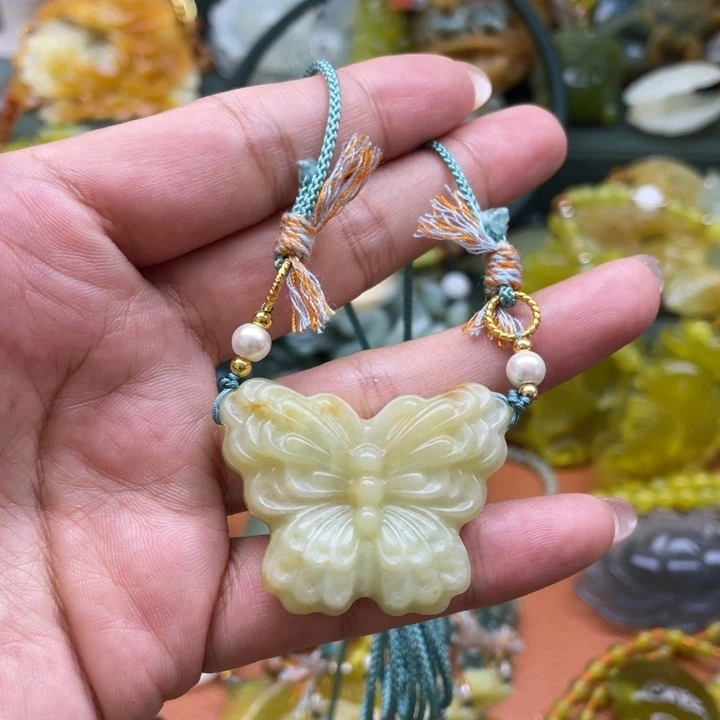 蛇纹石玉未镶嵌颈饰