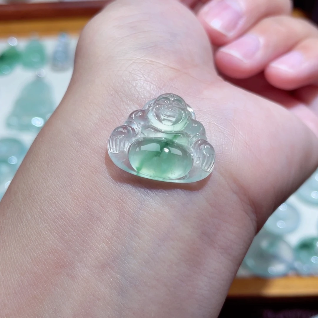 翡翠未镶嵌颈饰佛公