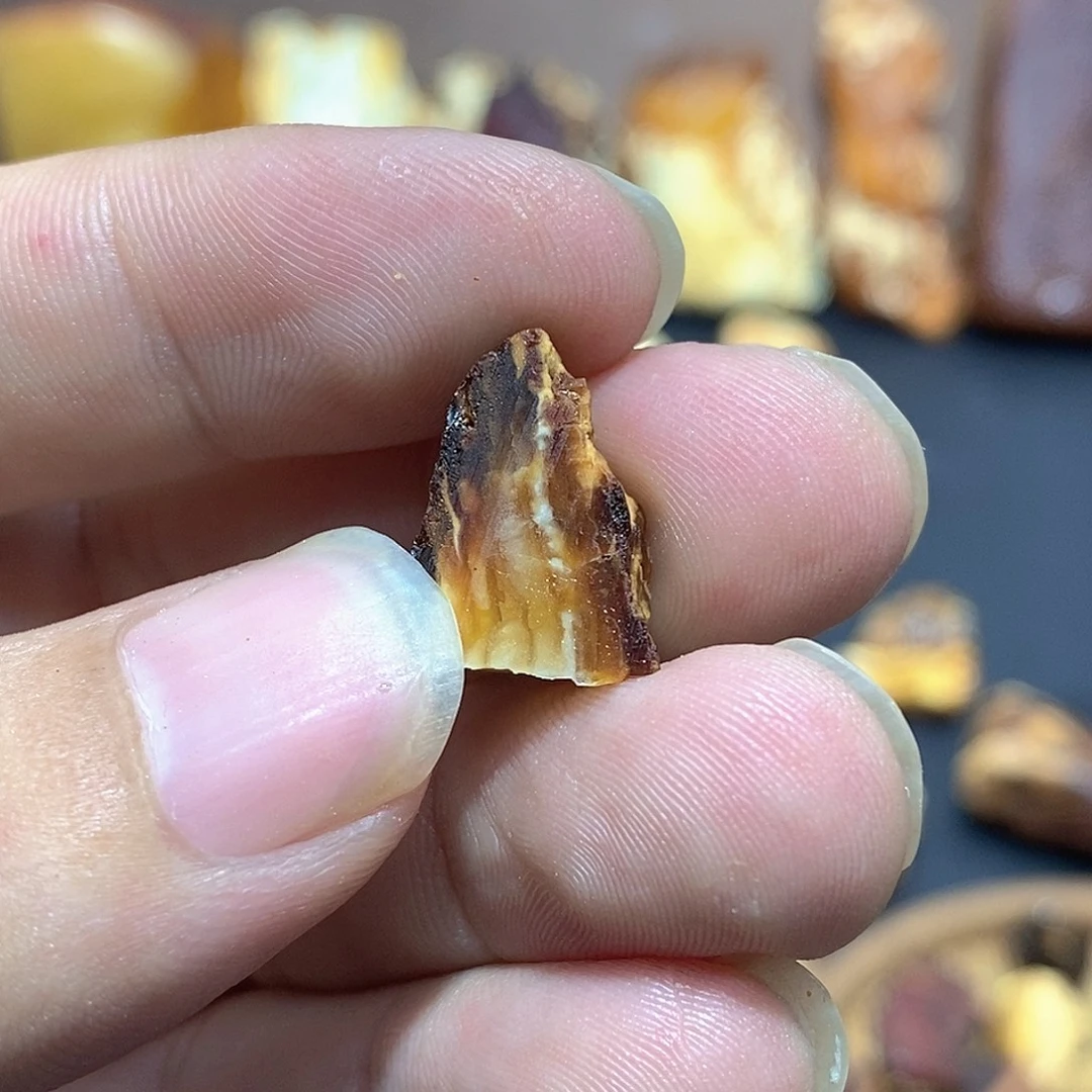 缪***e定制琥珀蜜蜡原石定制
