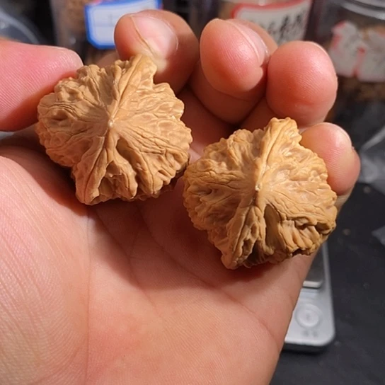 文玩核桃把件鸡心