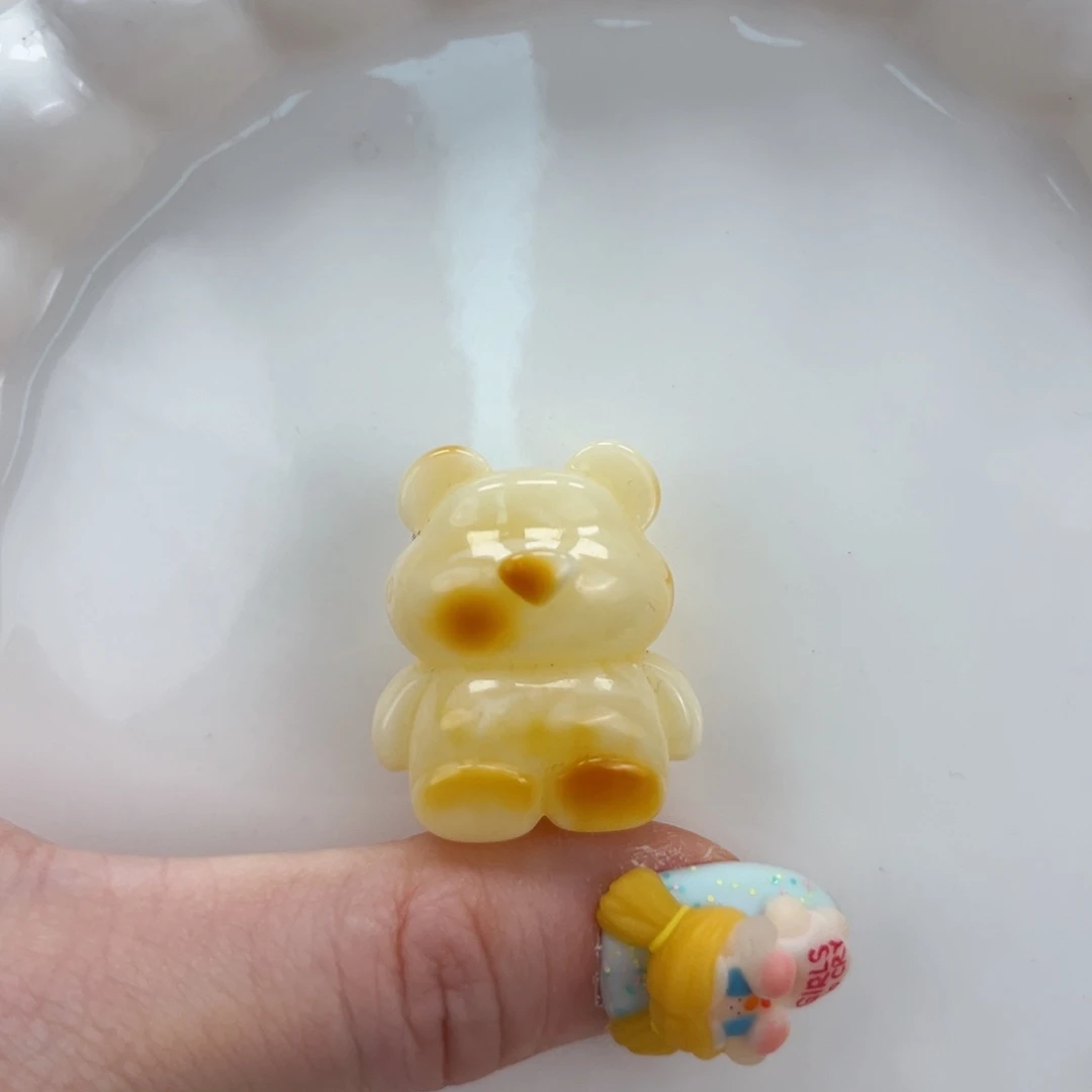 裸石琥珀未镶嵌熊