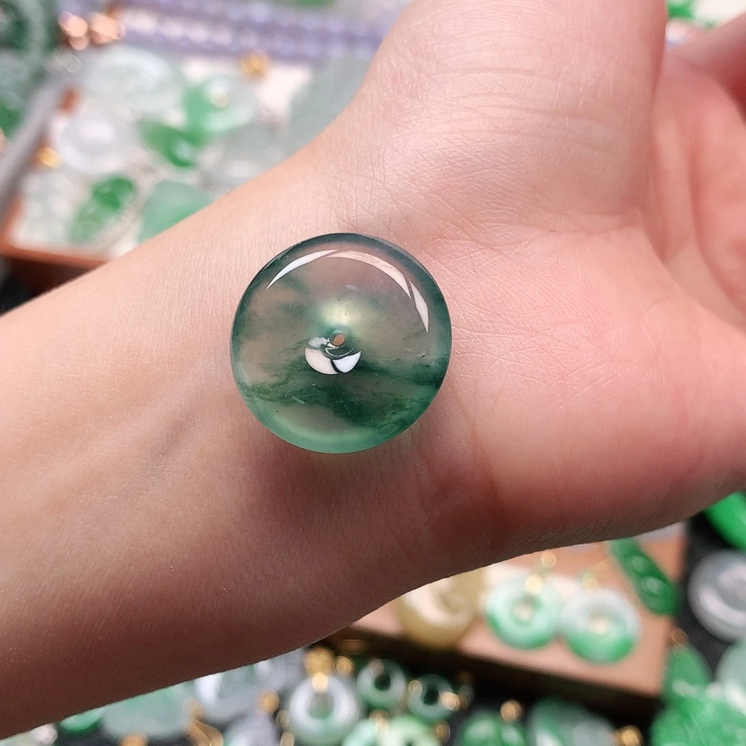 套链未镶嵌翡翠挂件