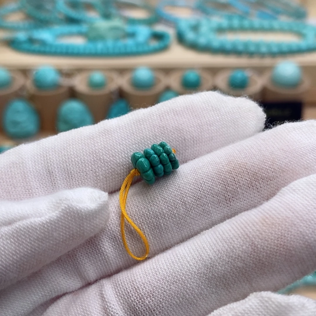 老***孩未镶嵌绿松石珠宝奇石