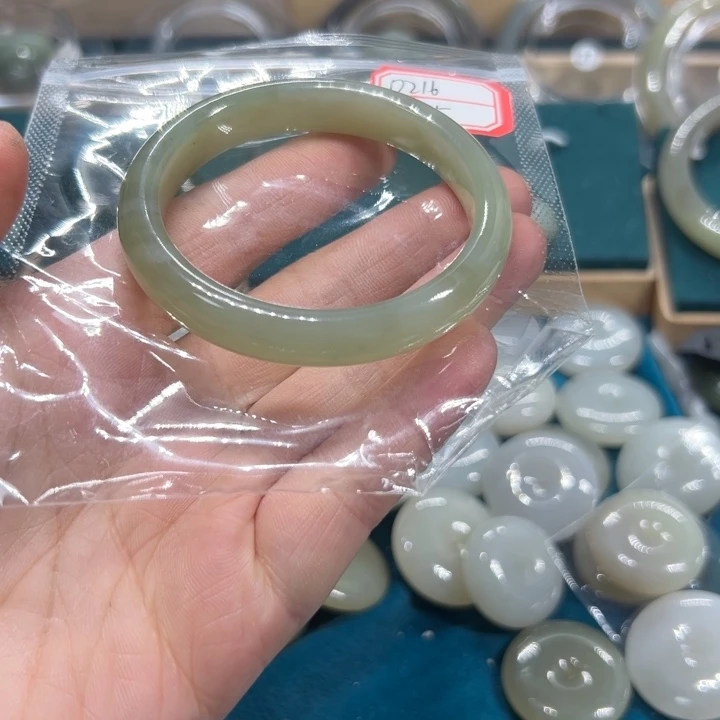 和田玉手镯未镶嵌52.5圈围0216