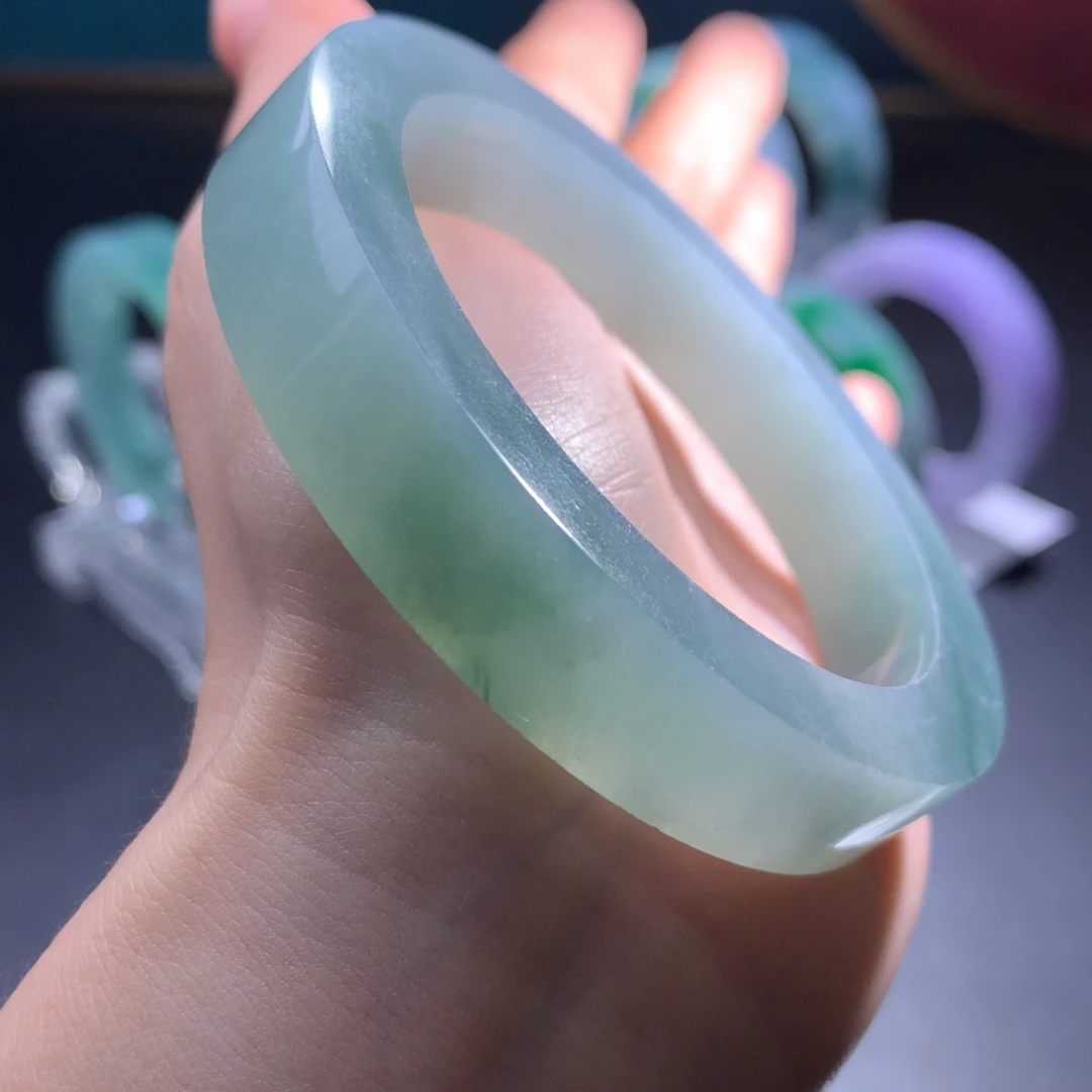 未镶嵌特价大漏冰蓝定制翡翠