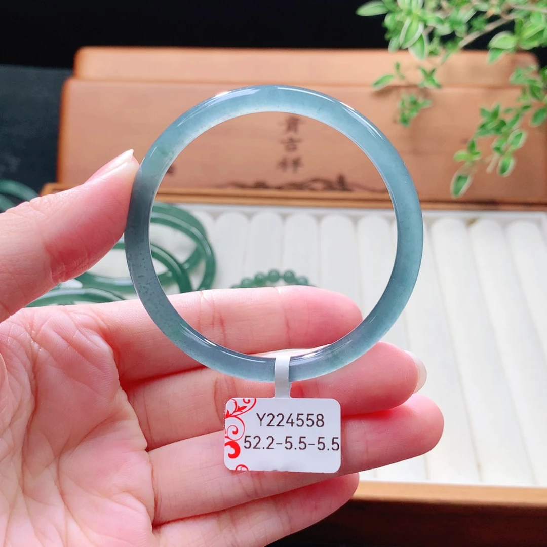 未镶嵌手镯（圆镯）翡翠