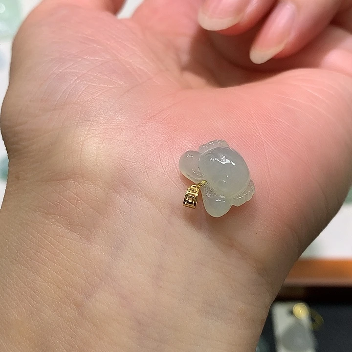 颈饰18K金镶嵌翡翠