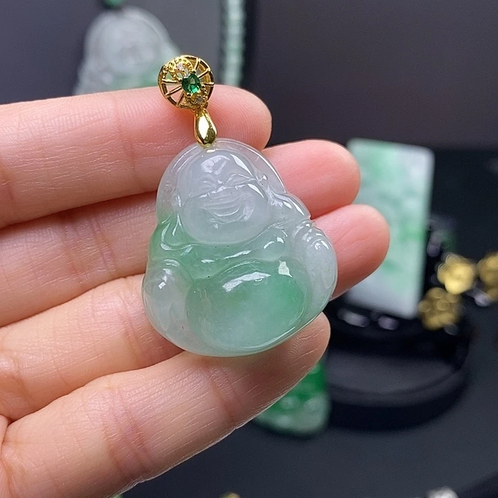 翡翠未镶嵌吊坠(赠链)