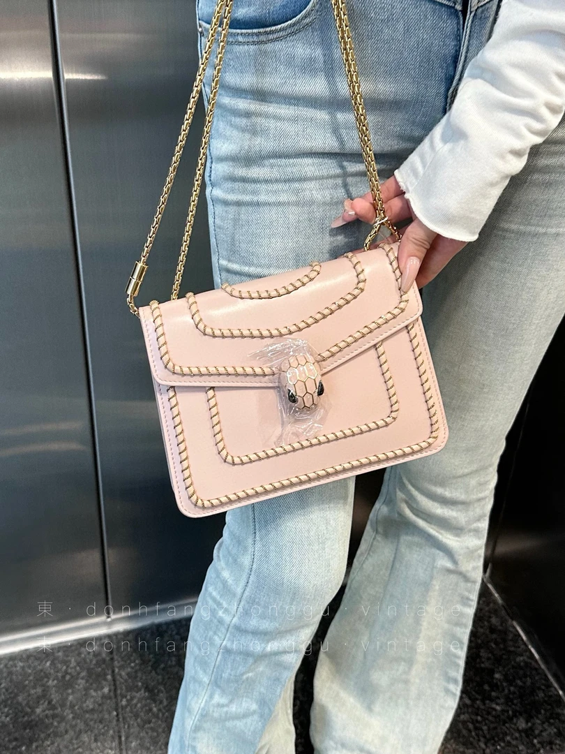 95新 BVLGARI/宝格丽 宝格丽 柔粉色限定蛇头信封斜挎包