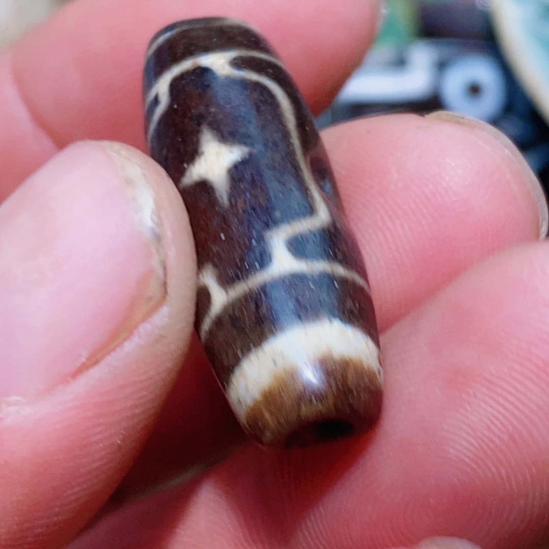 DIY琉璃珠子的颜色是蓝色的吗