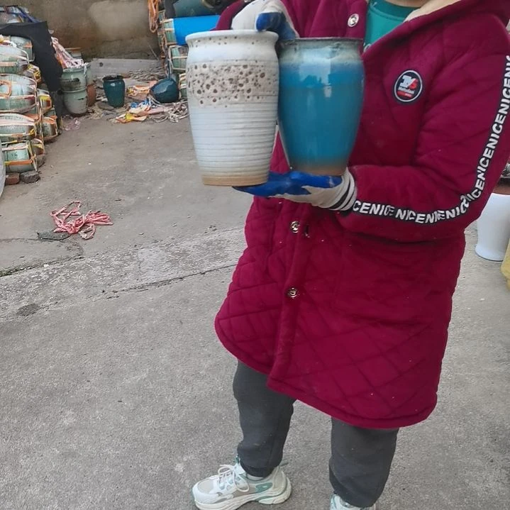 红陶瑕疵两个盆子。。。