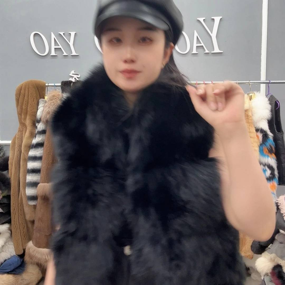 狐狸毛马甲好看。。