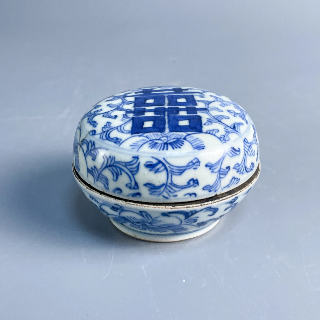 M25KT007258 - 清道光青花缠枝莲纹喜字盖盒