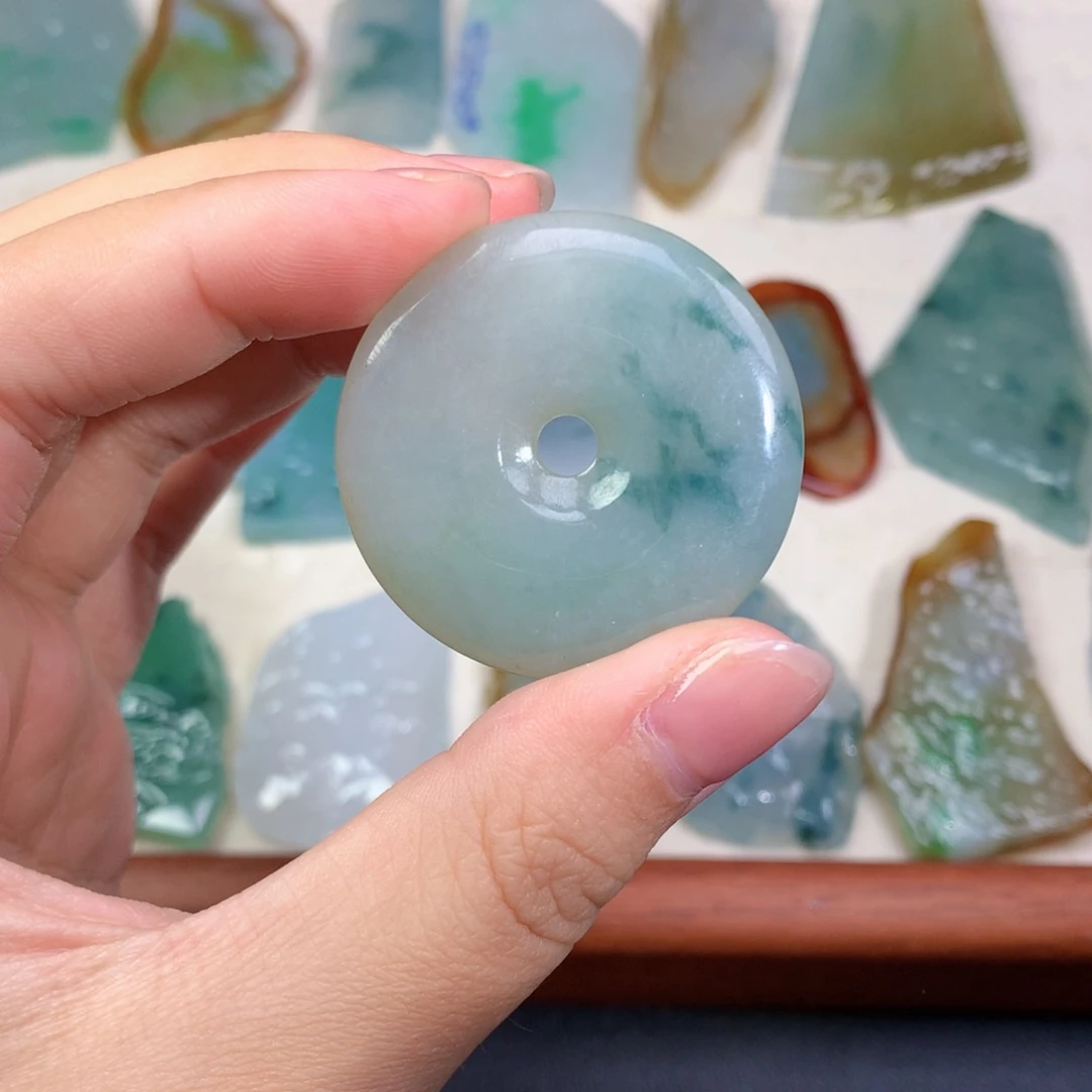 翡翠未镶嵌颈饰好