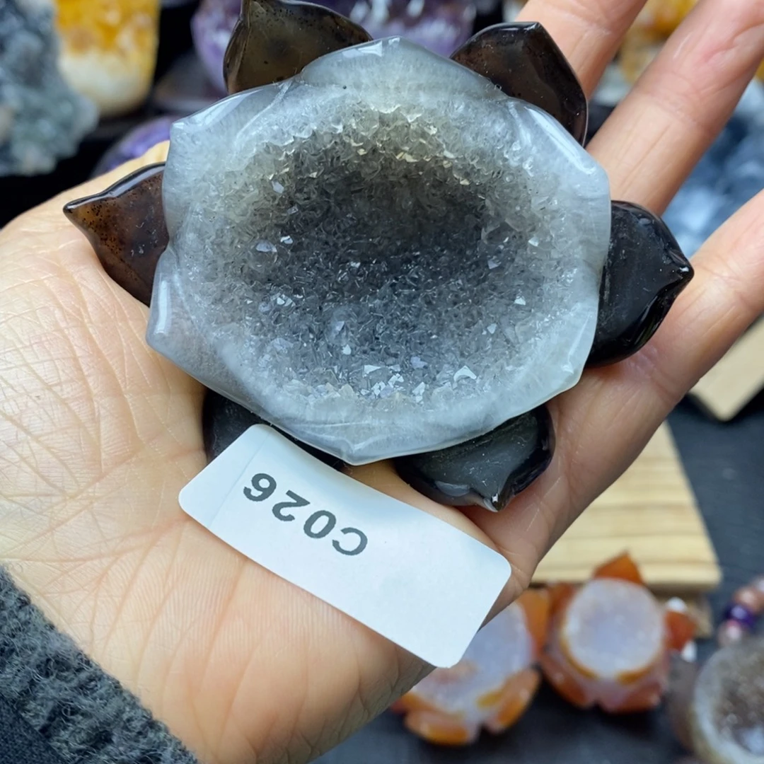 小***秋水晶未镶嵌大型摆件（非配饰）