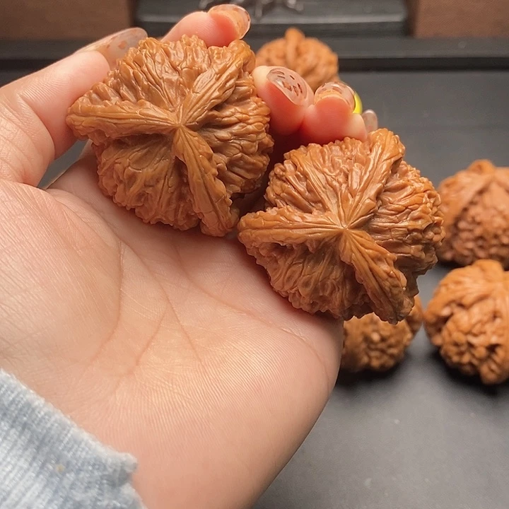 八***士核桃核桃吊坠白狮子