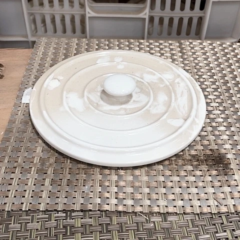 微瑕，口径21厘米纯白盖